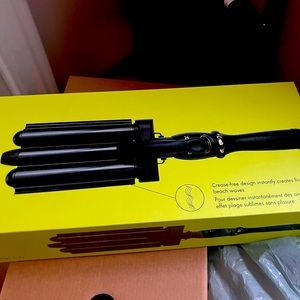 Anima beach wave hair styled. Never used super long cord.